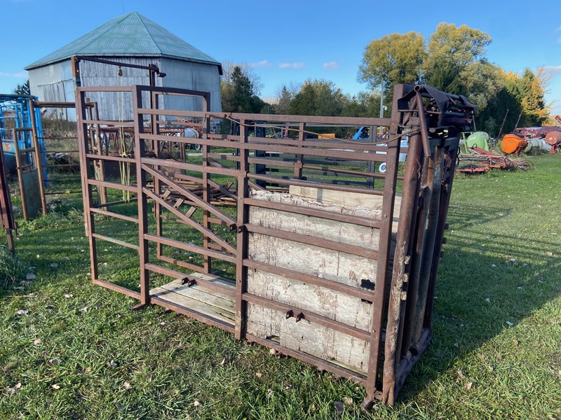 Hay/Forage/Livestock  Cattle Squeeze Chute Photo